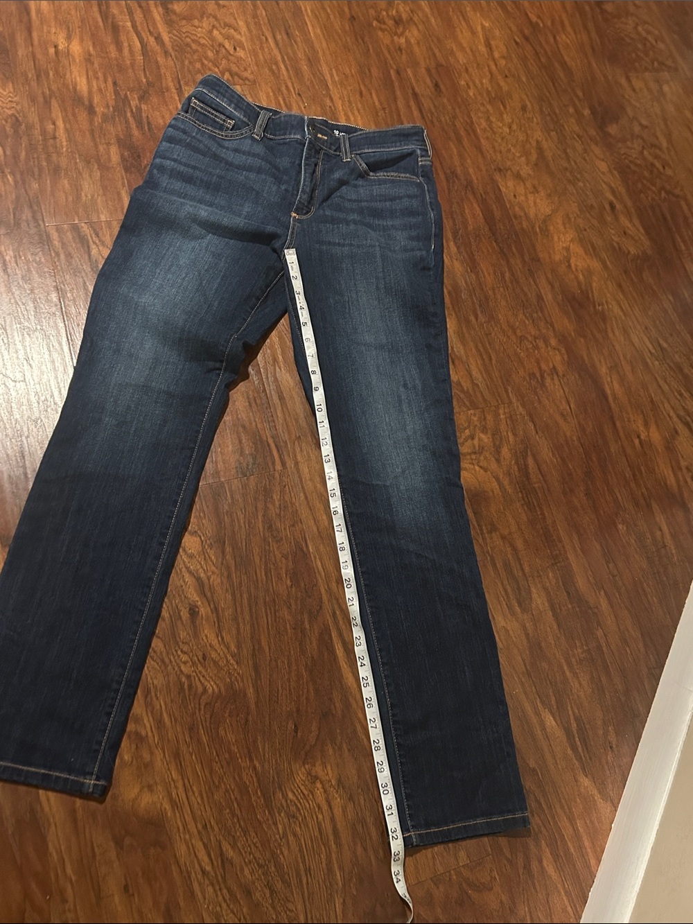 Old Navy Women's Straight-Leg Jeans in Dark Blue Wash - Picture 3 of 5